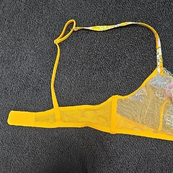 Salvage Yellow Lace Bralette - Picture 10 of 11